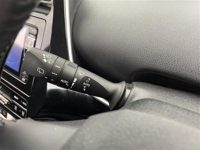プリウス Ｓセーフティプラス　社外ナビ　Ｂｌｕｅｔｏｏｔｈ　フルセグ　ＣＤ　ＤＶＤ　バックカメラ　レーダークルーズコントロール　ＬＴＡ　ＡＨＢ　ビルトインＥＴＣ　ステアリングスイッチ　オートリトラミラー　スマートキー（7枚目）