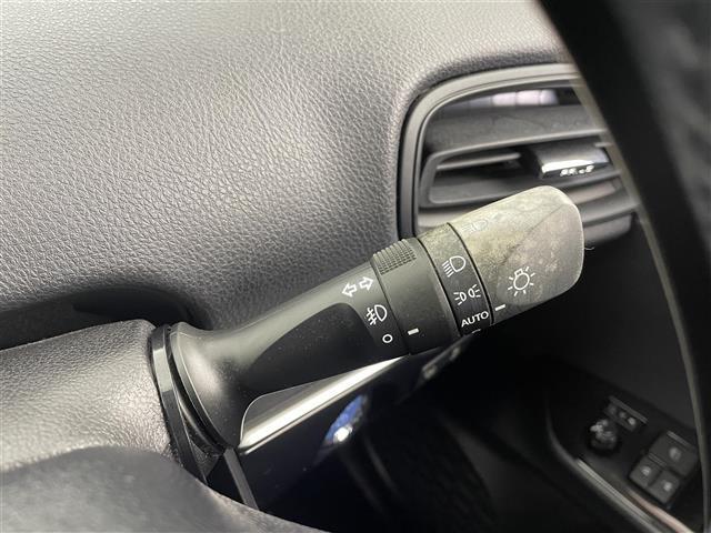 プリウス Ｓセーフティプラス　社外ナビ　Ｂｌｕｅｔｏｏｔｈ　フルセグ　ＣＤ　ＤＶＤ　バックカメラ　レーダークルーズコントロール　ＬＴＡ　ＡＨＢ　ビルトインＥＴＣ　ステアリングスイッチ　オートリトラミラー　スマートキー（8枚目）