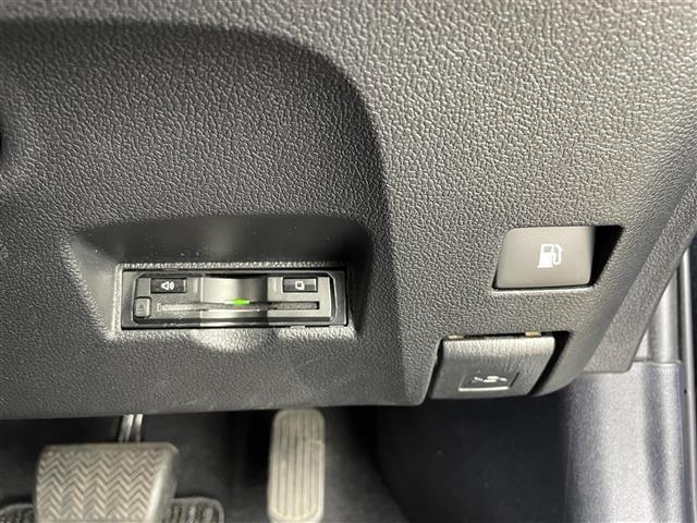 プリウス Ｓセーフティプラス　社外ナビ　Ｂｌｕｅｔｏｏｔｈ　フルセグ　ＣＤ　ＤＶＤ　バックカメラ　レーダークルーズコントロール　ＬＴＡ　ＡＨＢ　ビルトインＥＴＣ　ステアリングスイッチ　オートリトラミラー　スマートキー（13枚目）