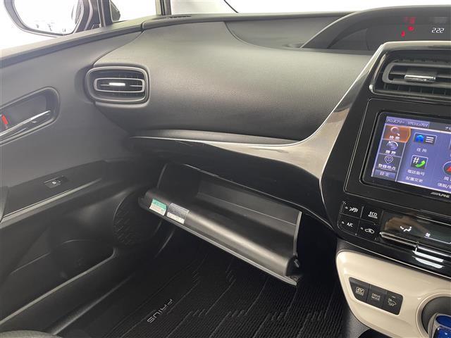 プリウス Ｓセーフティプラス　社外ナビ　Ｂｌｕｅｔｏｏｔｈ　フルセグ　ＣＤ　ＤＶＤ　バックカメラ　レーダークルーズコントロール　ＬＴＡ　ＡＨＢ　ビルトインＥＴＣ　ステアリングスイッチ　オートリトラミラー　スマートキー（19枚目）