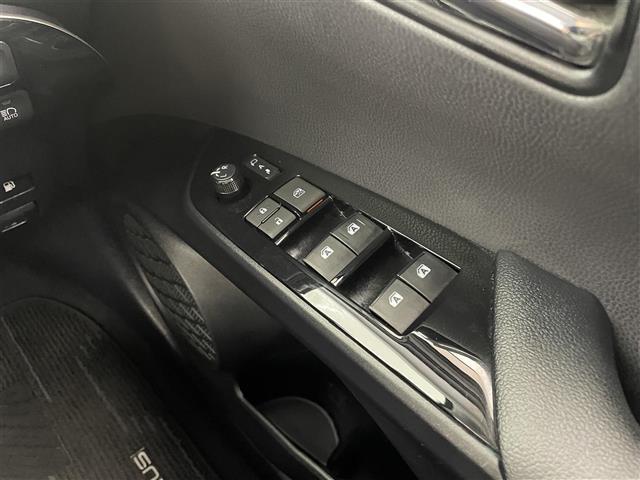 プリウス Ｓセーフティプラス　社外ナビ　Ｂｌｕｅｔｏｏｔｈ　フルセグ　ＣＤ　ＤＶＤ　バックカメラ　レーダークルーズコントロール　ＬＴＡ　ＡＨＢ　ビルトインＥＴＣ　ステアリングスイッチ　オートリトラミラー　スマートキー（21枚目）