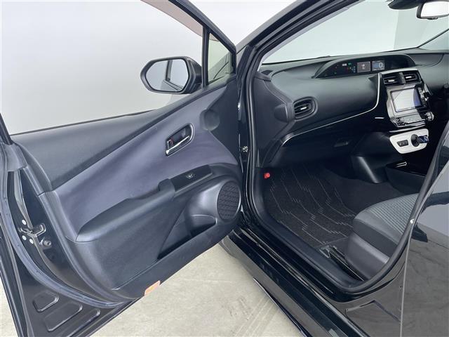 プリウス Ｓセーフティプラス　社外ナビ　Ｂｌｕｅｔｏｏｔｈ　フルセグ　ＣＤ　ＤＶＤ　バックカメラ　レーダークルーズコントロール　ＬＴＡ　ＡＨＢ　ビルトインＥＴＣ　ステアリングスイッチ　オートリトラミラー　スマートキー（26枚目）