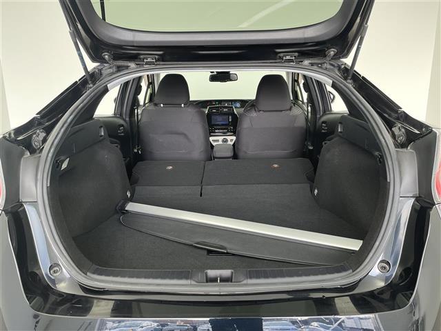 プリウス Ｓセーフティプラス　社外ナビ　Ｂｌｕｅｔｏｏｔｈ　フルセグ　ＣＤ　ＤＶＤ　バックカメラ　レーダークルーズコントロール　ＬＴＡ　ＡＨＢ　ビルトインＥＴＣ　ステアリングスイッチ　オートリトラミラー　スマートキー（31枚目）