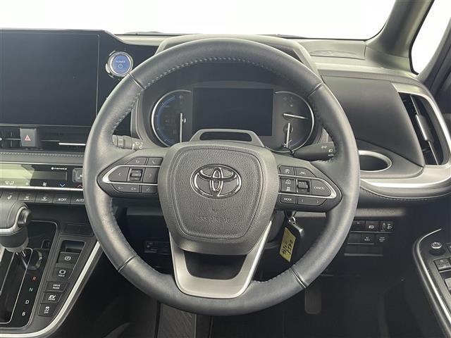 ヴォクシー ハイブリッドS-Z 純正後席モニター 快適利便PKG CD DVD パワーバックドア オートホールド 両側パワースライドドア トヨタセーフティーセンス 衝突軽減ブレーキ BSM HDMI ステアリングヒーター ETC(4枚目)