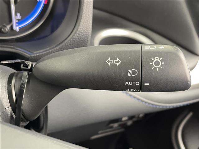 ヴォクシー ハイブリッドS-Z 純正後席モニター 快適利便PKG CD DVD パワーバックドア オートホールド 両側パワースライドドア トヨタセーフティーセンス 衝突軽減ブレーキ BSM HDMI ステアリングヒーター ETC(8枚目)