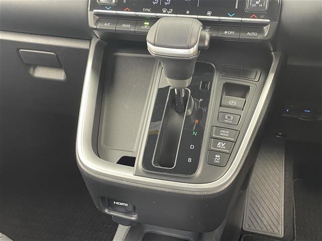 ヴォクシー ハイブリッドS-Z 純正後席モニター 快適利便PKG CD DVD パワーバックドア オートホールド 両側パワースライドドア トヨタセーフティーセンス 衝突軽減ブレーキ BSM HDMI ステアリングヒーター ETC(15枚目)