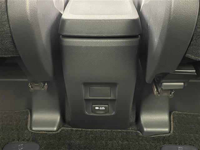 ヴォクシー ハイブリッドS-Z 純正後席モニター 快適利便PKG CD DVD パワーバックドア オートホールド 両側パワースライドドア トヨタセーフティーセンス 衝突軽減ブレーキ BSM HDMI ステアリングヒーター ETC(18枚目)