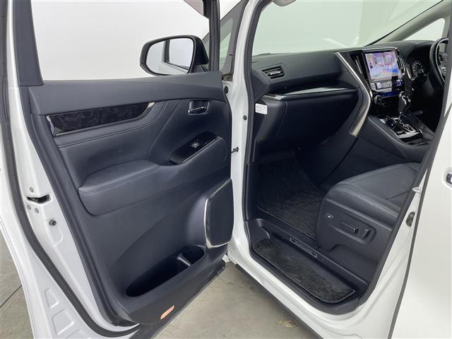 アルファード ２．５Ｓ　Ｃパッケージ　ワンオーナー／ウェッズ・マーベリックアルミホイル／アルパイン１１インチナビ／フリップダウンモニター／リフトアップスピーカー／ウーファー／ローダウンサスペンション／イエローフォグ／サンルーフ／（24枚目）