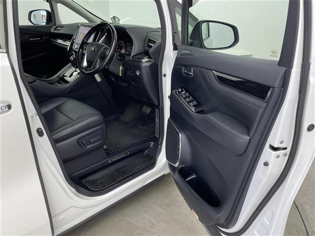 アルファード ２．５Ｓ　Ｃパッケージ　ワンオーナー／ウェッズ・マーベリックアルミホイル／アルパイン１１インチナビ／フリップダウンモニター／リフトアップスピーカー／ウーファー／ローダウンサスペンション／イエローフォグ／サンルーフ／（28枚目）