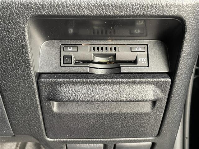 ヴォクシー ＺＳ　煌ＩＩ　７人乗り　衝突軽減　純正１０型ナビ　フルセグＴＶ　ＢＴ対応　ＨＤＭＩ　ＵＳＢ　Ｂカメラ　後席モニター　両側電動スライドドア　ＥＴＣ　モデリスタエアロ　シグネチャーイルミブレード　クリアランスソナー（12枚目）