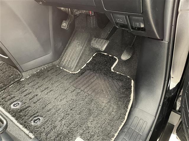 ヴォクシー ＺＳ　煌ＩＩ　７人乗り　衝突軽減　純正１０型ナビ　フルセグＴＶ　ＢＴ対応　ＨＤＭＩ　ＵＳＢ　Ｂカメラ　後席モニター　両側電動スライドドア　ＥＴＣ　モデリスタエアロ　シグネチャーイルミブレード　クリアランスソナー（20枚目）