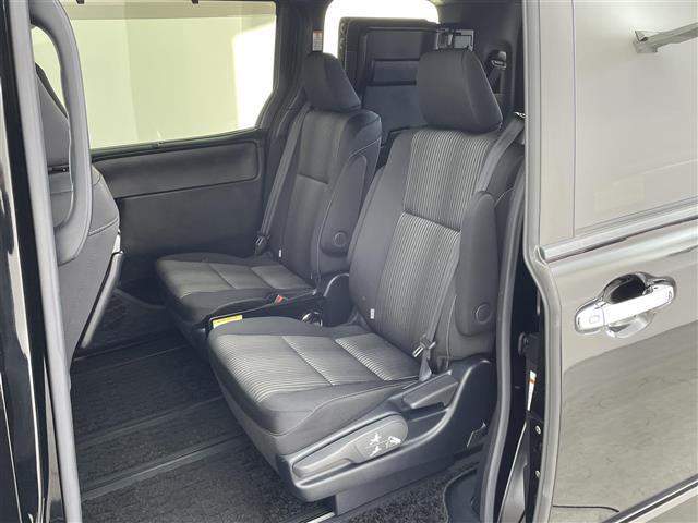 ヴォクシー ＺＳ　煌ＩＩ　７人乗り　衝突軽減　純正１０型ナビ　フルセグＴＶ　ＢＴ対応　ＨＤＭＩ　ＵＳＢ　Ｂカメラ　後席モニター　両側電動スライドドア　ＥＴＣ　モデリスタエアロ　シグネチャーイルミブレード　クリアランスソナー（26枚目）