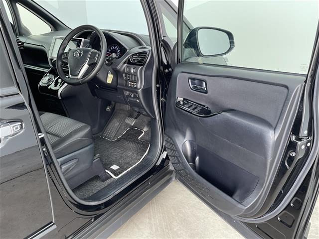 ヴォクシー ＺＳ　煌ＩＩ　７人乗り　衝突軽減　純正１０型ナビ　フルセグＴＶ　ＢＴ対応　ＨＤＭＩ　ＵＳＢ　Ｂカメラ　後席モニター　両側電動スライドドア　ＥＴＣ　モデリスタエアロ　シグネチャーイルミブレード　クリアランスソナー（28枚目）