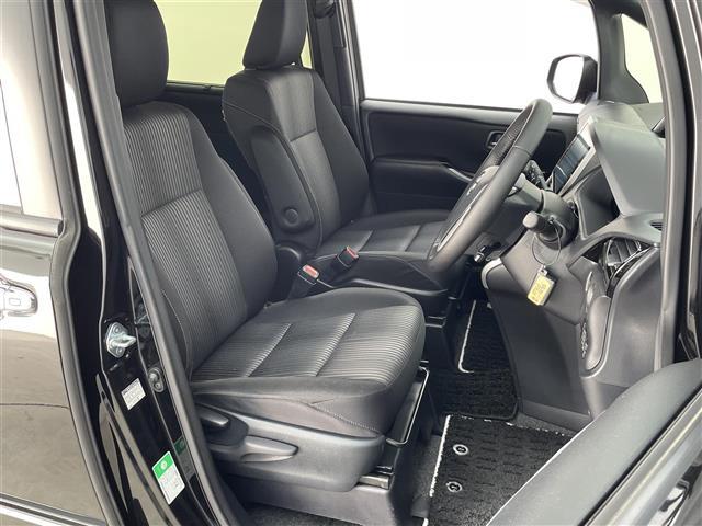 ヴォクシー ＺＳ　煌ＩＩ　７人乗り　衝突軽減　純正１０型ナビ　フルセグＴＶ　ＢＴ対応　ＨＤＭＩ　ＵＳＢ　Ｂカメラ　後席モニター　両側電動スライドドア　ＥＴＣ　モデリスタエアロ　シグネチャーイルミブレード　クリアランスソナー（29枚目）