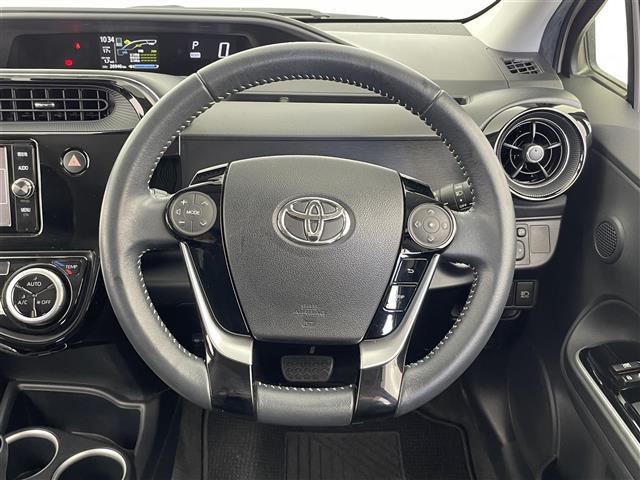 アクア クロスオーバー　衝突軽減ブレーキ　オートハイビーム　純正ナビ　フルセグ　Ｂｌｕｅｔｏｏｔｈ　ＣＤ　ＤＶＤ　ＥＴＣ　ドライブレコーダー　バックカメラ　シートヒーター　ステアリングスイッチ　オートライト　電格ミラー（4枚目）