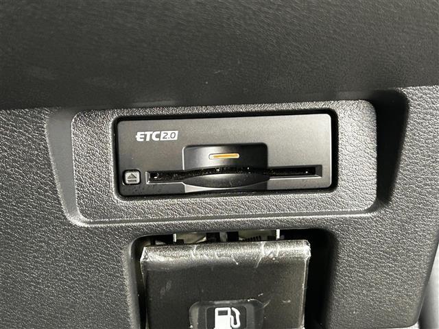 ノート オーテック 純正ディーラーナビ/全方位カメラ/アラウンドビューモニター/オートブレーキホールド/レーダークルコン/置くだけ充電/ステアリングヒーター/パーキングアシスト/ビルトインETC/コーナーセンサー(20枚目)