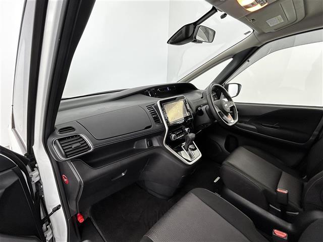 セレナ ハイウェイスター　Ｖセレクション　純正ＳＤナビ／両側パワスラ／全方位カメラ／コーナーセンサー／パーキングアシスト／アイドリングストップ／オートライト／オートマチックハイビーム／ビルトインＥＴＣ／ドラレコ／チップアップシート（20枚目）