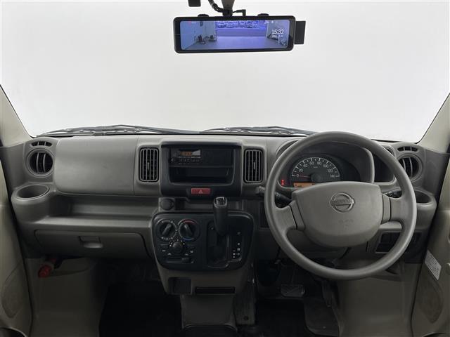 ＮＶ１００クリッパーバン ＤＸ　ルーフラック付き　社外ルームミラー型ドライブレコーダー　社外アルミホイル１２インチ　ＭＴモード　パワーステアリング　純正オーディオ（2枚目）