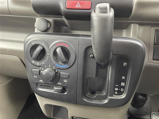 ＮＶ１００クリッパーバン ＤＸ　ルーフラック付き　社外ルームミラー型ドライブレコーダー　社外アルミホイル１２インチ　ＭＴモード　パワーステアリング　純正オーディオ（11枚目）