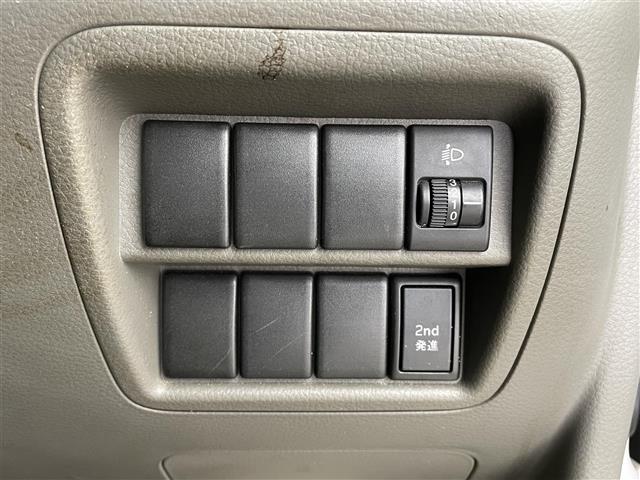 ＮＶ１００クリッパーバン ＤＸ　ルーフラック付き　社外ルームミラー型ドライブレコーダー　社外アルミホイル１２インチ　ＭＴモード　パワーステアリング　純正オーディオ（14枚目）