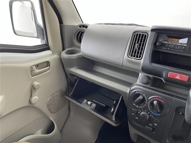 ＮＶ１００クリッパーバン ＤＸ　ルーフラック付き　社外ルームミラー型ドライブレコーダー　社外アルミホイル１２インチ　ＭＴモード　パワーステアリング　純正オーディオ（17枚目）