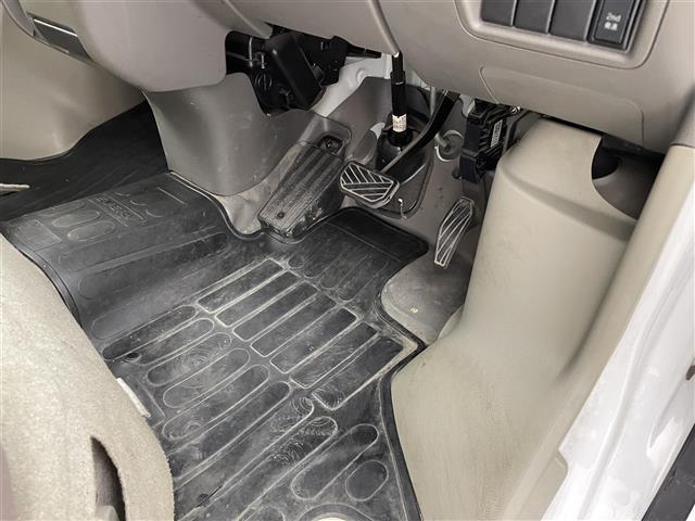 ＮＶ１００クリッパーバン ＤＸ　ルーフラック付き　社外ルームミラー型ドライブレコーダー　社外アルミホイル１２インチ　ＭＴモード　パワーステアリング　純正オーディオ（18枚目）