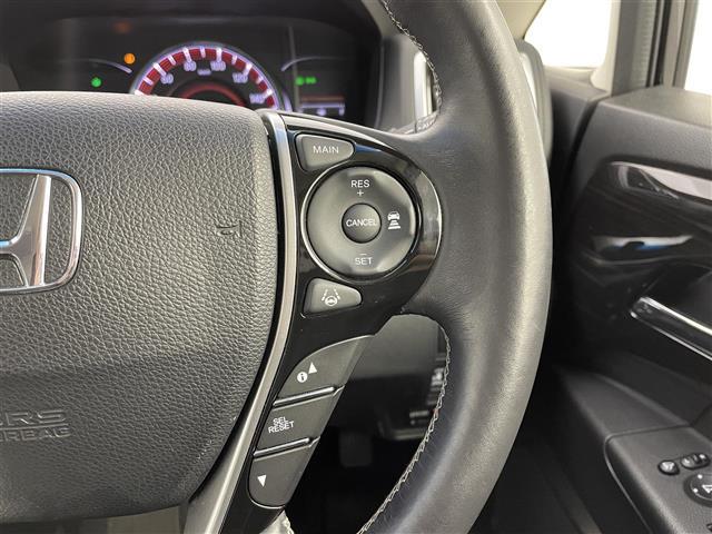 オデッセイ アブソルート　ホンダセンシング　バックカメラ　純正１１，７インチフリップダウンモニター　ホンダセンシング　アダプティブクルーズコントロール　両側パワースライドドア　ＬＥＤヘッドライト　ビルトインＥＴＣ　衝突軽減ブレーキ（7枚目）