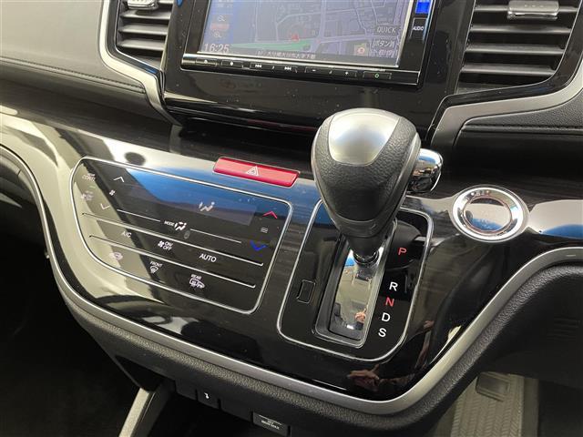 オデッセイ アブソルート　ホンダセンシング　バックカメラ　純正１１，７インチフリップダウンモニター　ホンダセンシング　アダプティブクルーズコントロール　両側パワースライドドア　ＬＥＤヘッドライト　ビルトインＥＴＣ　衝突軽減ブレーキ（13枚目）