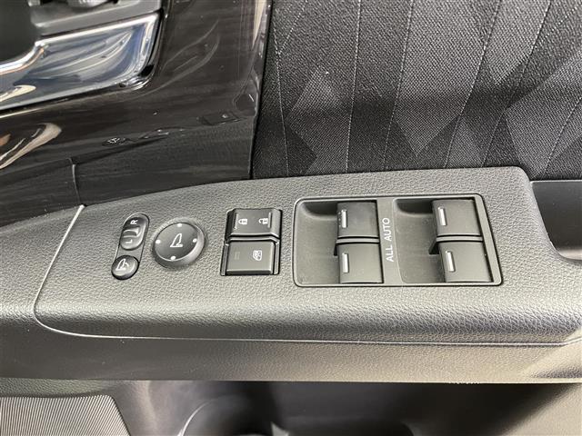 オデッセイ アブソルート　ホンダセンシング　バックカメラ　純正１１，７インチフリップダウンモニター　ホンダセンシング　アダプティブクルーズコントロール　両側パワースライドドア　ＬＥＤヘッドライト　ビルトインＥＴＣ　衝突軽減ブレーキ（16枚目）
