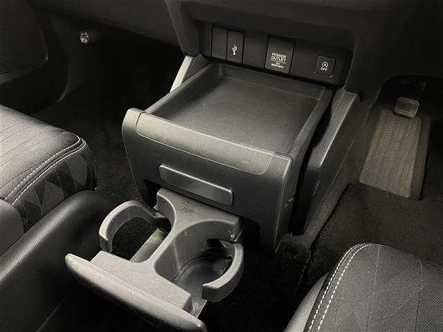 オデッセイ アブソルート　ホンダセンシング　バックカメラ　純正１１，７インチフリップダウンモニター　ホンダセンシング　アダプティブクルーズコントロール　両側パワースライドドア　ＬＥＤヘッドライト　ビルトインＥＴＣ　衝突軽減ブレーキ（18枚目）