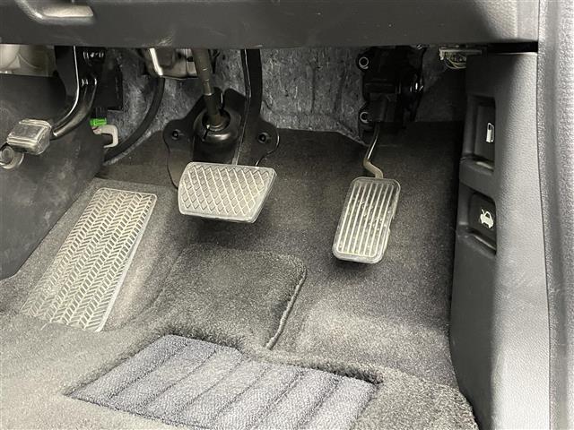 オデッセイ アブソルート　ホンダセンシング　バックカメラ　純正１１，７インチフリップダウンモニター　ホンダセンシング　アダプティブクルーズコントロール　両側パワースライドドア　ＬＥＤヘッドライト　ビルトインＥＴＣ　衝突軽減ブレーキ（21枚目）