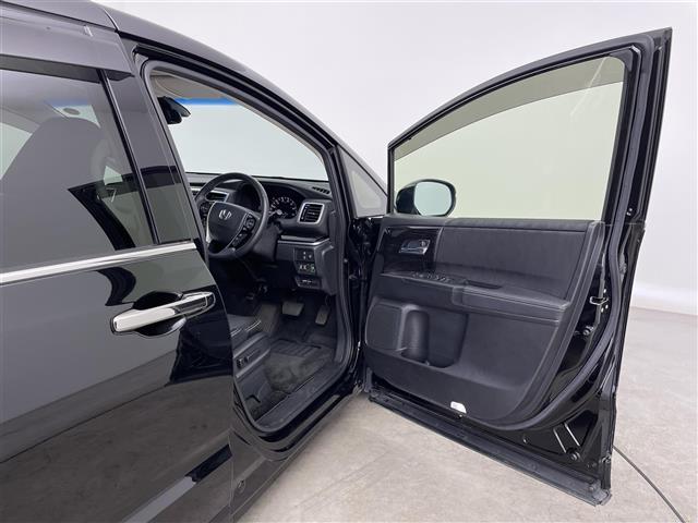 オデッセイ アブソルート　ホンダセンシング　バックカメラ　純正１１，７インチフリップダウンモニター　ホンダセンシング　アダプティブクルーズコントロール　両側パワースライドドア　ＬＥＤヘッドライト　ビルトインＥＴＣ　衝突軽減ブレーキ（22枚目）