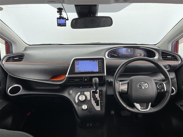 シエンタ G 純正ナビ フルセグ Bluetooth CD 衝突軽減ブレーキ ドライブレコーダー バックカメラ ビルトインETC オートリトラミラー プリクラッシュセーフティー オートハイビーム(2枚目)