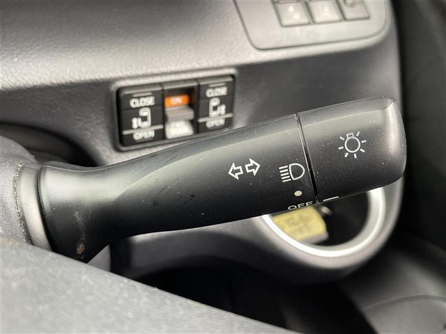 シエンタ G 純正ナビ フルセグ Bluetooth CD 衝突軽減ブレーキ ドライブレコーダー バックカメラ ビルトインETC オートリトラミラー プリクラッシュセーフティー オートハイビーム(7枚目)