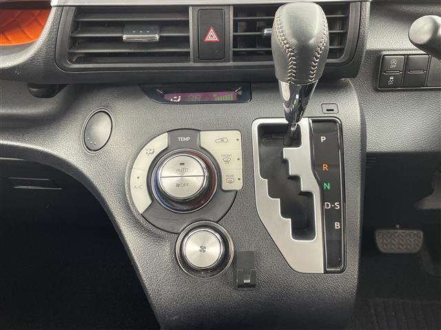 シエンタ G 純正ナビ フルセグ Bluetooth CD 衝突軽減ブレーキ ドライブレコーダー バックカメラ ビルトインETC オートリトラミラー プリクラッシュセーフティー オートハイビーム(12枚目)