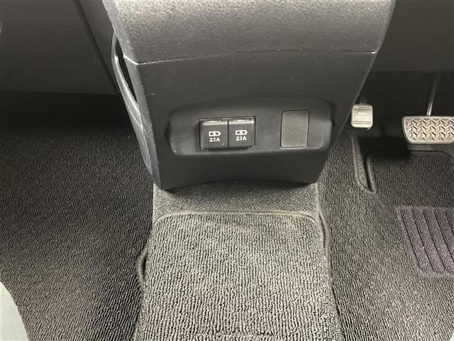 シエンタ G 純正ナビ フルセグ Bluetooth CD 衝突軽減ブレーキ ドライブレコーダー バックカメラ ビルトインETC オートリトラミラー プリクラッシュセーフティー オートハイビーム(17枚目)