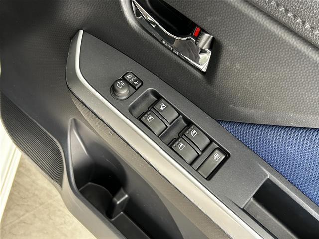 タンク カスタムG-T 純正SDナビ(BT/フルセグ/CD/DVD)/モデリスタエアロ/両側パワスラ/バックカメラ/アイドリングストップ/ビルトインETC/ドラレコ/純正アルミ/純正フロアマット/革巻ステアリング(17枚目)