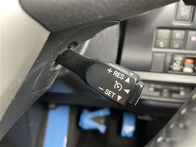 ヴォクシー ハイブリッドZS 煌 純正SDナビ(BT/CD/DVD/フルセグ)/フリップダウン/両側パワスラ/バックカメラ/クルコン/オートハイビーム/レーンキープ/ドラレコ/LEDヘッドライト/フロアマット/スマートキー(8枚目)