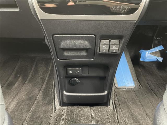 ヴォクシー ハイブリッドZS 煌 純正SDナビ(BT/CD/DVD/フルセグ)/フリップダウン/両側パワスラ/バックカメラ/クルコン/オートハイビーム/レーンキープ/ドラレコ/LEDヘッドライト/フロアマット/スマートキー(18枚目)