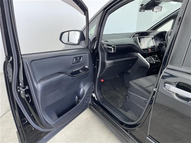 ヴォクシー ハイブリッドZS 煌 純正SDナビ(BT/CD/DVD/フルセグ)/フリップダウン/両側パワスラ/バックカメラ/クルコン/オートハイビーム/レーンキープ/ドラレコ/LEDヘッドライト/フロアマット/スマートキー(24枚目)