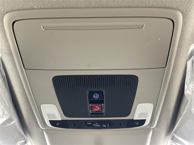 ステップワゴン ｅ：ＨＥＶエアー　ＥＸ　純正１１．４インチナビ　フルセグＴＶ　ＣＤ　ＤＶＤ　ＡＭ／ＦＭ　ＢＴ　ＳＤ録音再生　バックモニター　後席１５．６インチモニター　電動リヤゲート　両側パワースライドドア　シートヒーター　ホンダセンシング（4枚目）