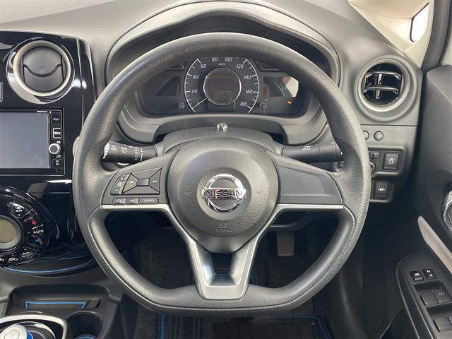 ノート ｅ－パワー　Ｘ　純正ナビ　アラウンドビューモニター　デジタルインナーミラー　ＴＶ　Ｂｌｕｅｔｏｏｔｈ　ＥＴＣ　ＬＥＤヘッドライト　プッシュスタート　エマージェンシーブレーキ　社外ＡＷ　フロアマット　ドアバイザー（6枚目）