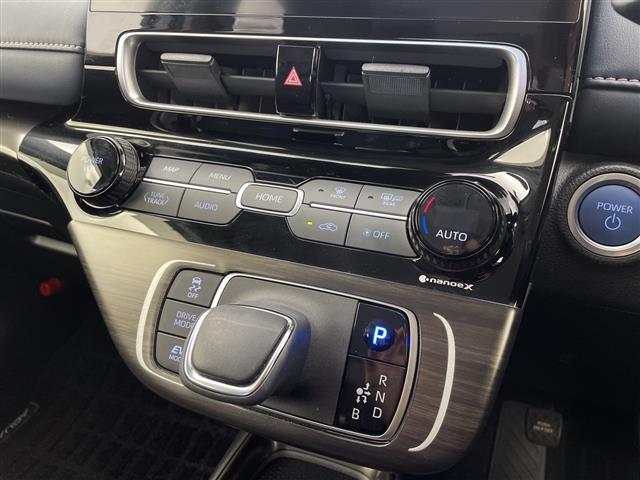 アクア Ｚ　モデリスタエアロ　衝突軽減　パノラミックビューモニター　１０．５型ディスプレイオーディオ　フルセグＴＶ　ＣＤ／ＤＶＤ　ＢＴ対応　ＥＴＣ　前後ドライブレコーダー　シートヒーター　ステアリングヒーター（11枚目）