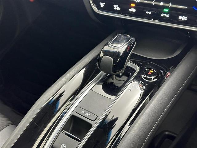 ヴェゼル ハイブリッドＺ・ホンダセンシング　純正８インチナビ　衝突軽減ブレーキ　レーダークルーズコントロール　ビルトインＥＴＣ　バックカメラ　フルセグＴＶ　ハーフレザー　シートヒーター　ドライブレコーダー　コーナーセンサー　ＬＥＤヘッドライト（13枚目）