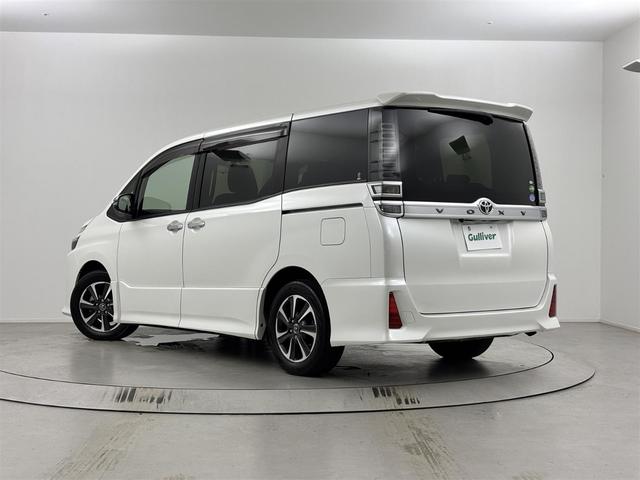 ヴォクシー 　後席モニター　純正ナビ（Ｂｌｕｅｔｏｏｔｈ／ＣＤ／ＤＶＤ／ＡＭ／ＦＭ）　フルセグＴＶ　バックカメラ　クルーズコントロール　ドライブレコーダー　レーンキープアシスト　プリクラッシュセーフティ　ＥＴＣ（3枚目）