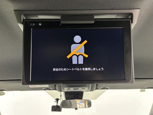 ヴォクシー 　後席モニター　純正ナビ（Ｂｌｕｅｔｏｏｔｈ／ＣＤ／ＤＶＤ／ＡＭ／ＦＭ）　フルセグＴＶ　バックカメラ　クルーズコントロール　ドライブレコーダー　レーンキープアシスト　プリクラッシュセーフティ　ＥＴＣ（4枚目）