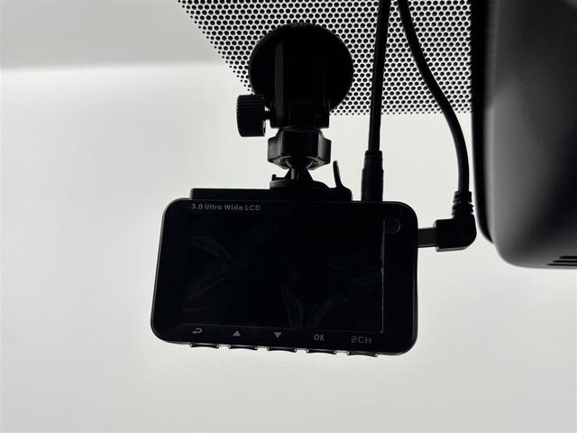 ヴォクシー 　後席モニター　純正ナビ（Ｂｌｕｅｔｏｏｔｈ／ＣＤ／ＤＶＤ／ＡＭ／ＦＭ）　フルセグＴＶ　バックカメラ　クルーズコントロール　ドライブレコーダー　レーンキープアシスト　プリクラッシュセーフティ　ＥＴＣ（7枚目）