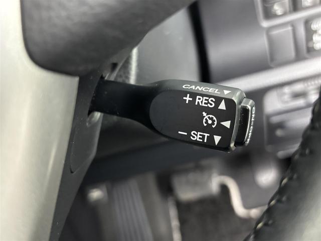 ヴォクシー 　後席モニター　純正ナビ（Ｂｌｕｅｔｏｏｔｈ／ＣＤ／ＤＶＤ／ＡＭ／ＦＭ）　フルセグＴＶ　バックカメラ　クルーズコントロール　ドライブレコーダー　レーンキープアシスト　プリクラッシュセーフティ　ＥＴＣ（12枚目）