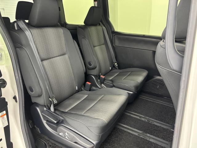 ヴォクシー 　後席モニター　純正ナビ（Ｂｌｕｅｔｏｏｔｈ／ＣＤ／ＤＶＤ／ＡＭ／ＦＭ）　フルセグＴＶ　バックカメラ　クルーズコントロール　ドライブレコーダー　レーンキープアシスト　プリクラッシュセーフティ　ＥＴＣ（29枚目）