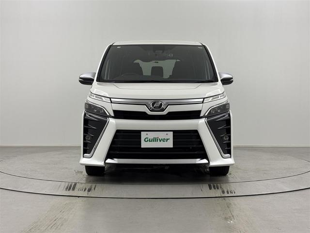 ヴォクシー 　後席モニター　純正ナビ（Ｂｌｕｅｔｏｏｔｈ／ＣＤ／ＤＶＤ／ＡＭ／ＦＭ）　フルセグＴＶ　バックカメラ　クルーズコントロール　ドライブレコーダー　レーンキープアシスト　プリクラッシュセーフティ　ＥＴＣ（35枚目）